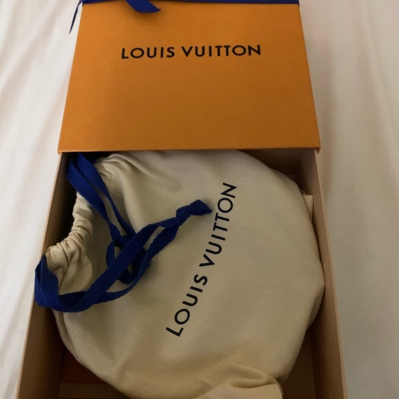 Louis Vuitton belt - Picture 7 of 8